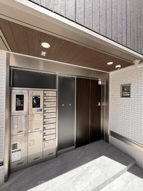 27/30 エントランス