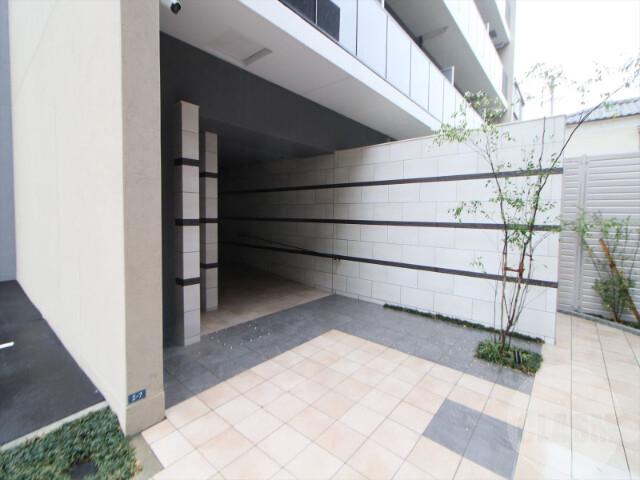 22/30 エントランス