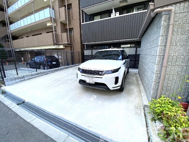 27/30 駐車場