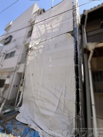 18/27 エントランス