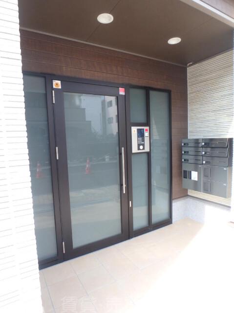 18/28 エントランス