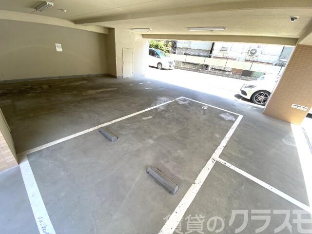 23/28 駐車場
