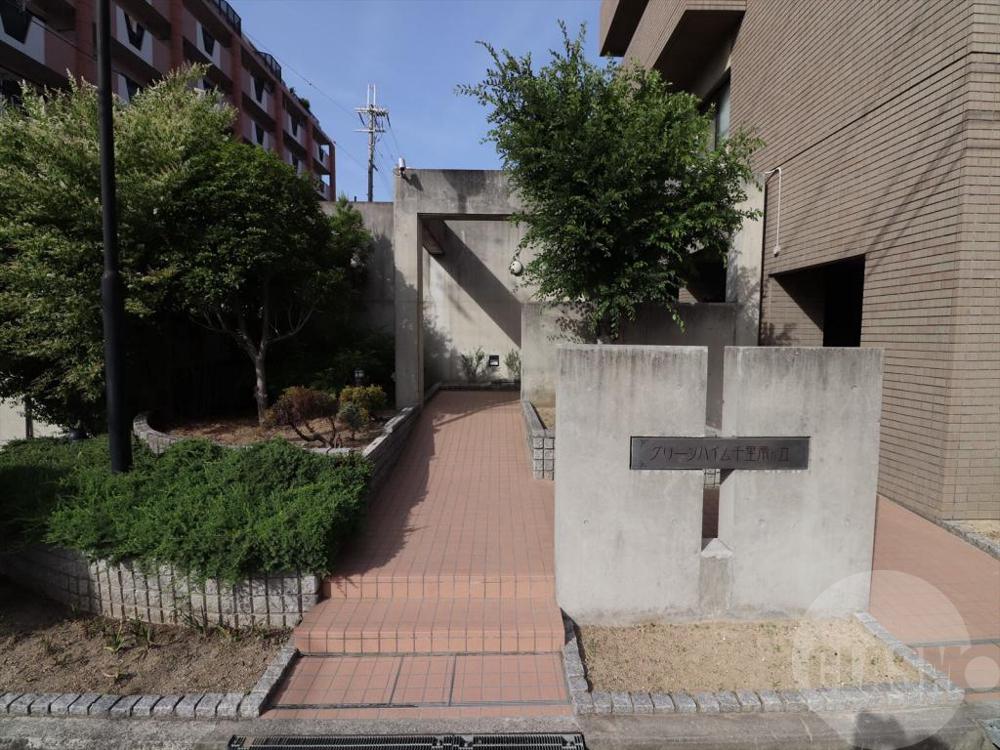 22/30 エントランス