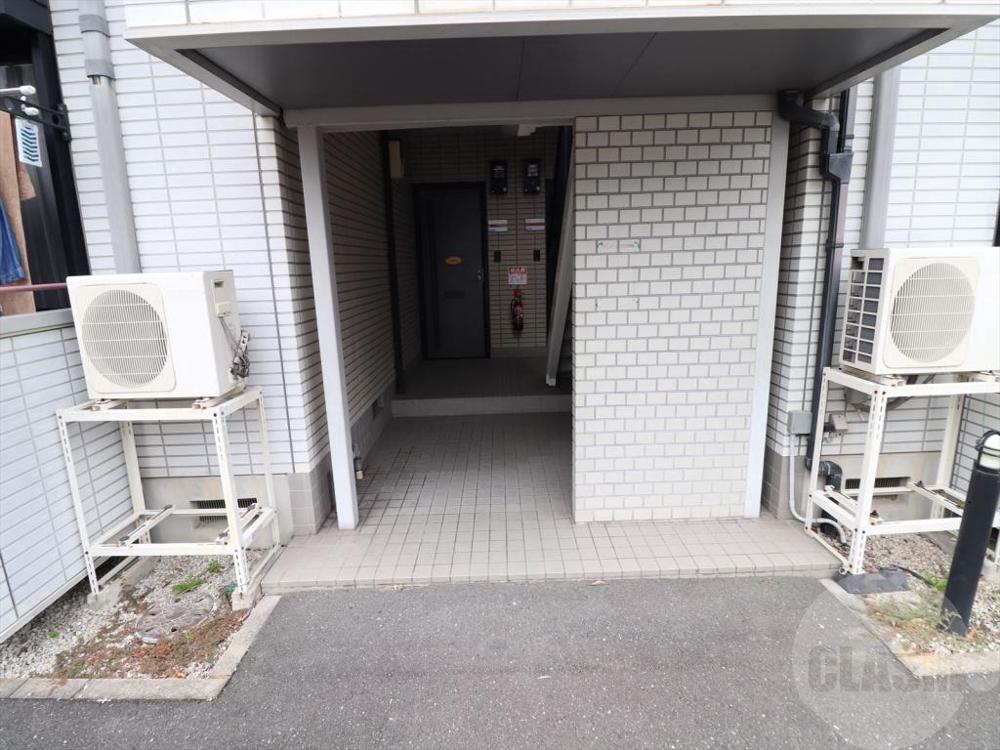 24/30 エントランス