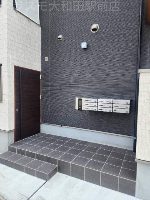 23/27 エントランス