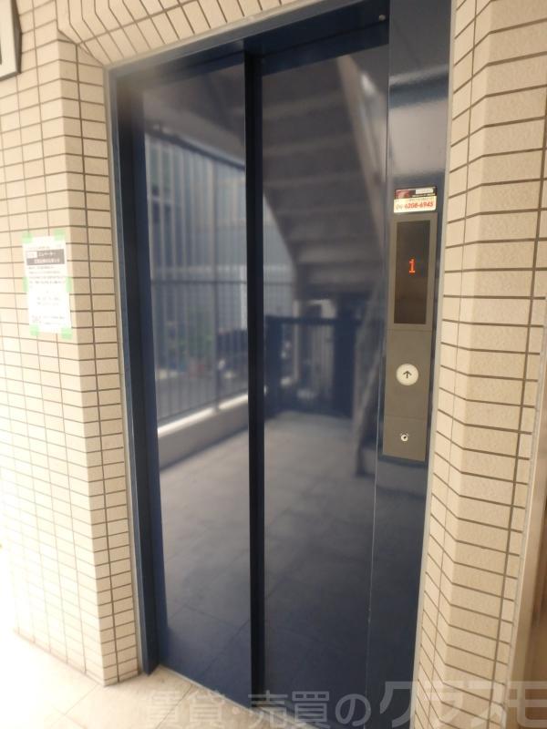 24/30 エントランス