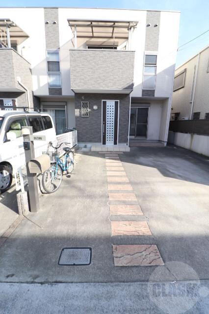 22/30 エントランス