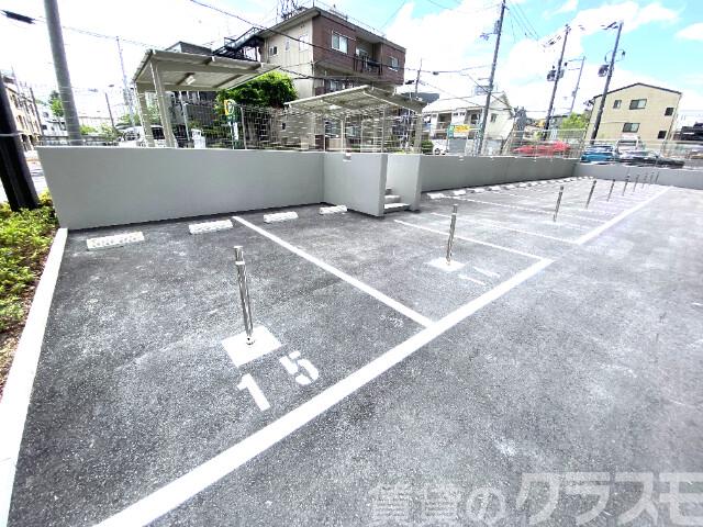 23/28 駐車場