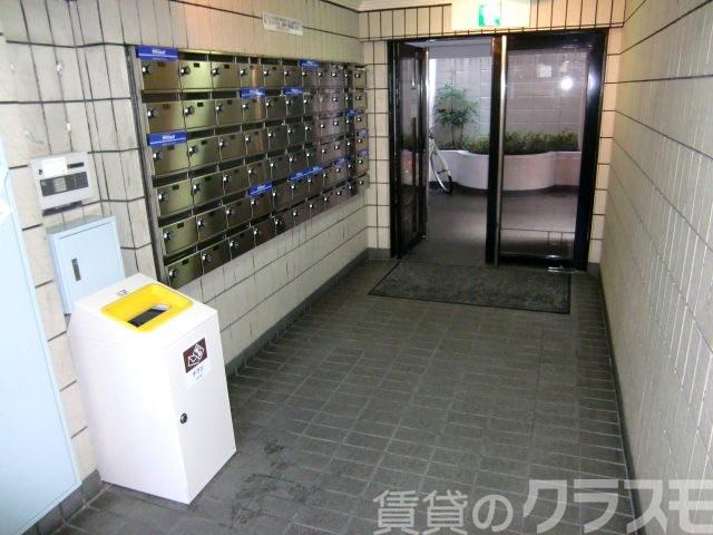 16/19 エントランス