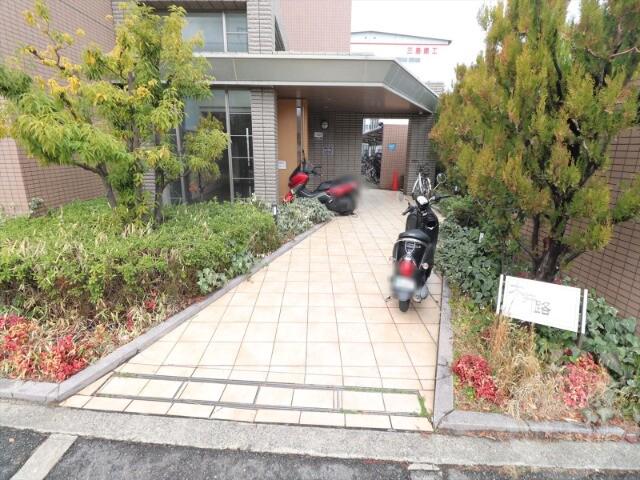 22/29 エントランス