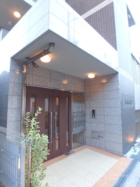 23/30 エントランス