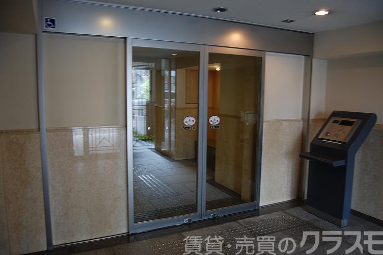 28/30 エントランス