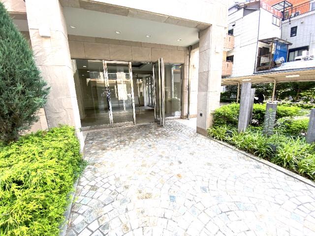 22/26 エントランス