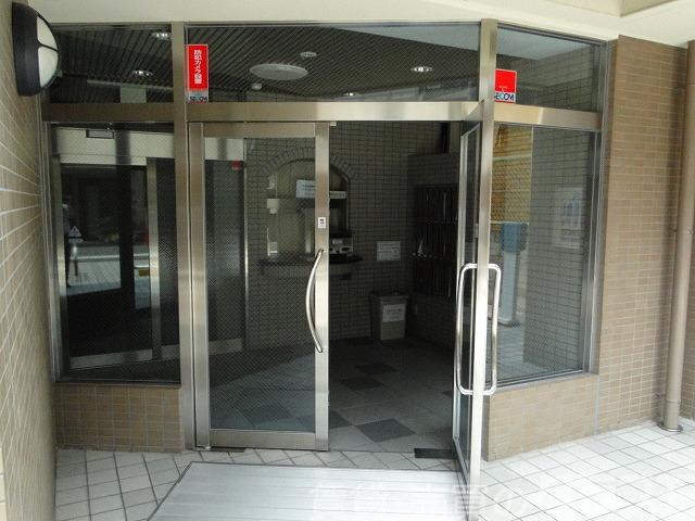 2/4 エントランス