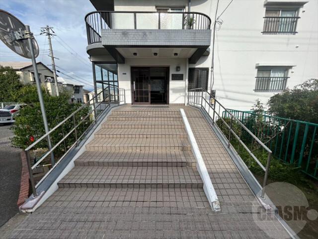 21/30 エントランス