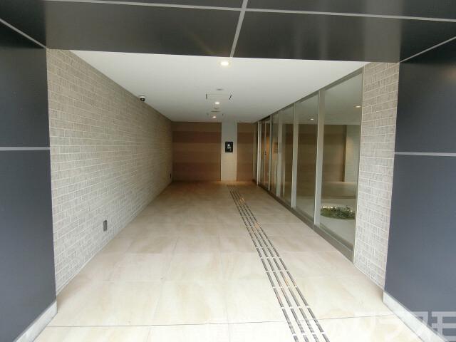 30/30 エントランス