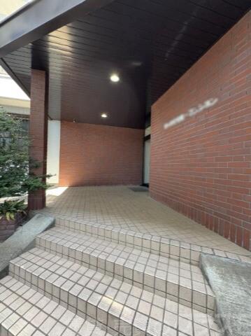 16/27 エントランス