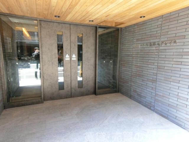 28/30 エントランス