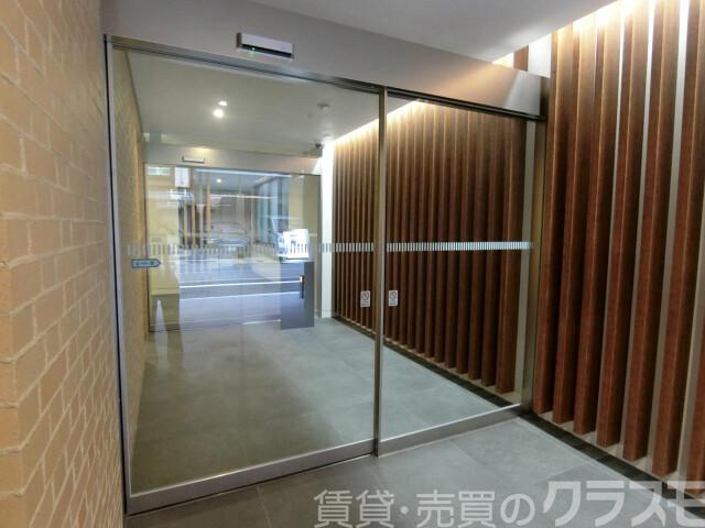 28/30 エントランス