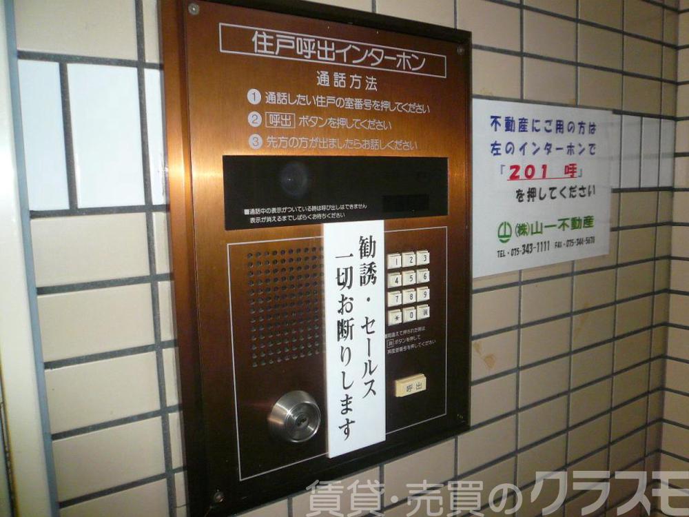 28/30 エントランス