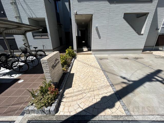 18/26 エントランス