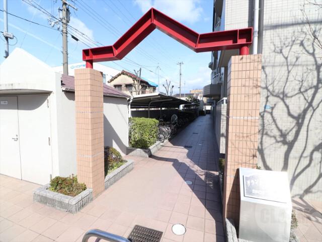 22/30 エントランス