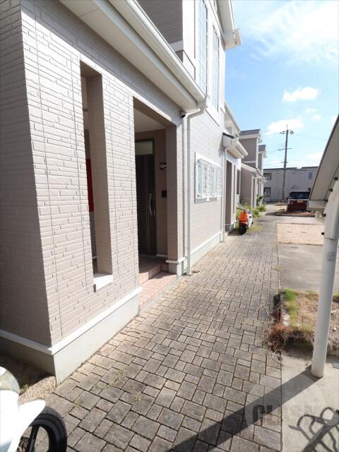 22/30 エントランス