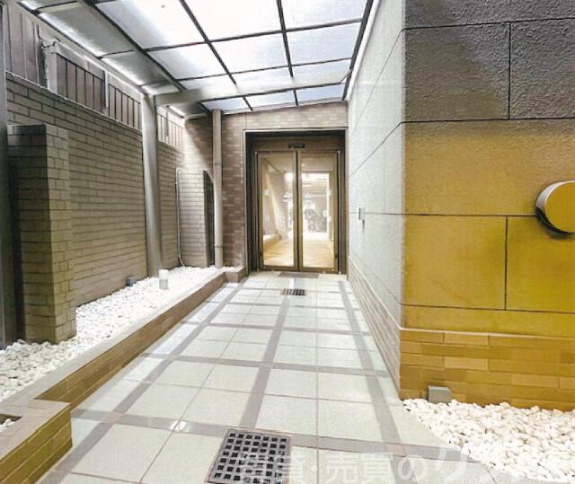 28/30 エントランス