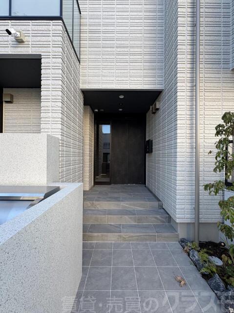 21/30 エントランス