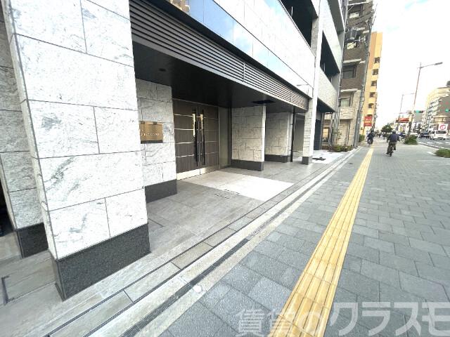 22/26 エントランス