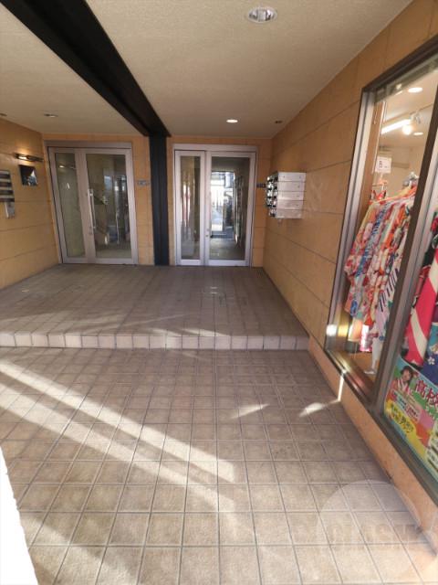 22/30 エントランス