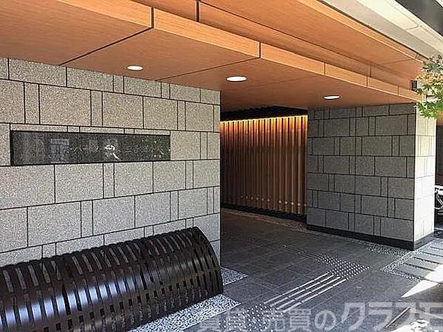 17/30 エントランス