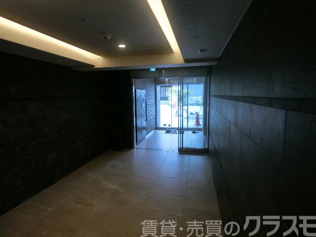 28/30 エントランス