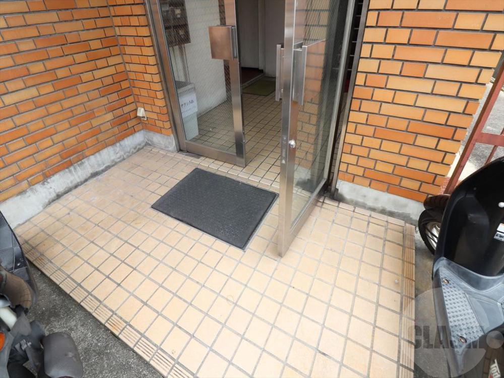 22/30 エントランス