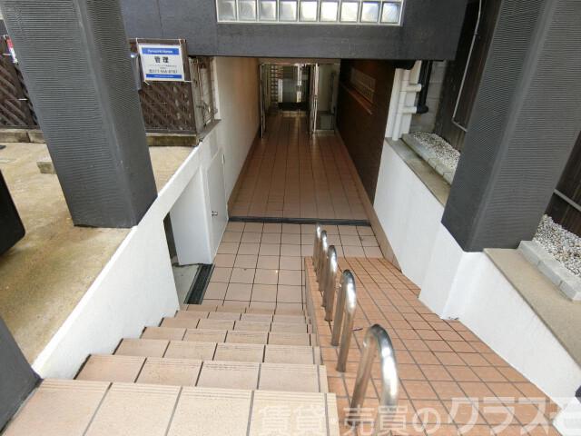 28/30 エントランス