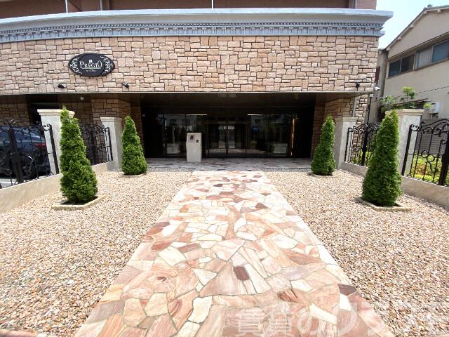 23/29 エントランス