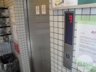 21/30 エントランス