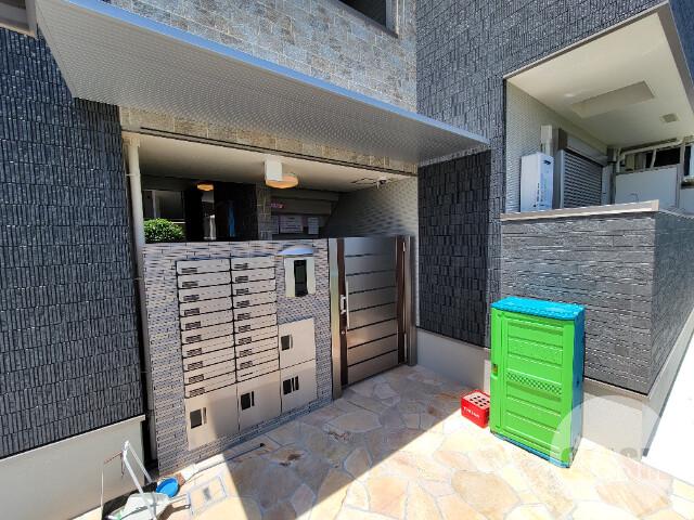 19/30 エントランス