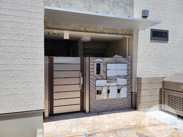 19/30 エントランス