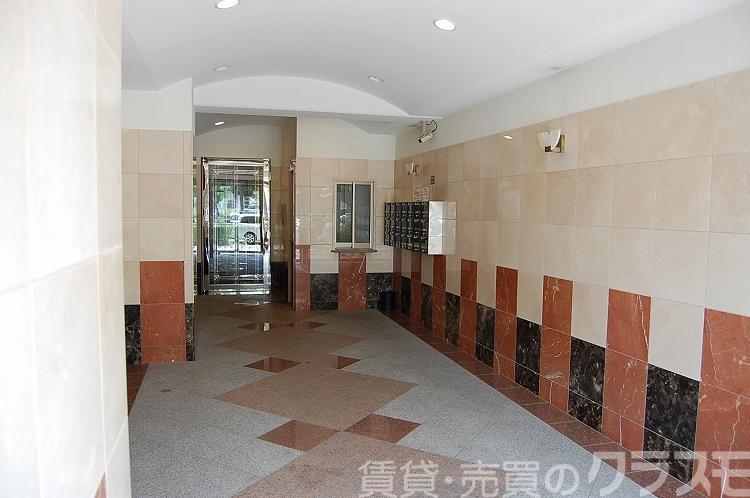 28/30 エントランス