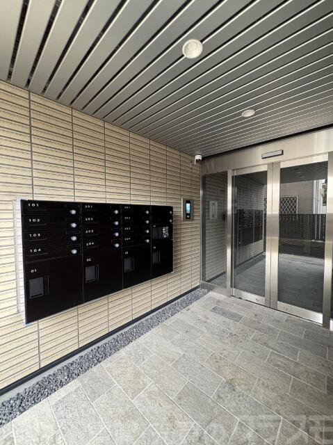 28/30 エントランス