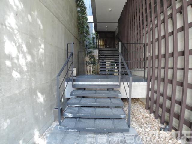 28/30 エントランス