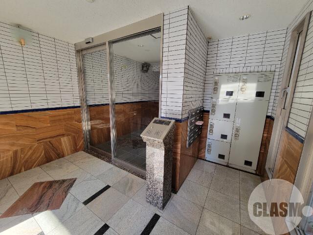 21/28 エントランス