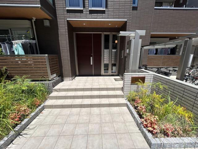 21/28 エントランス