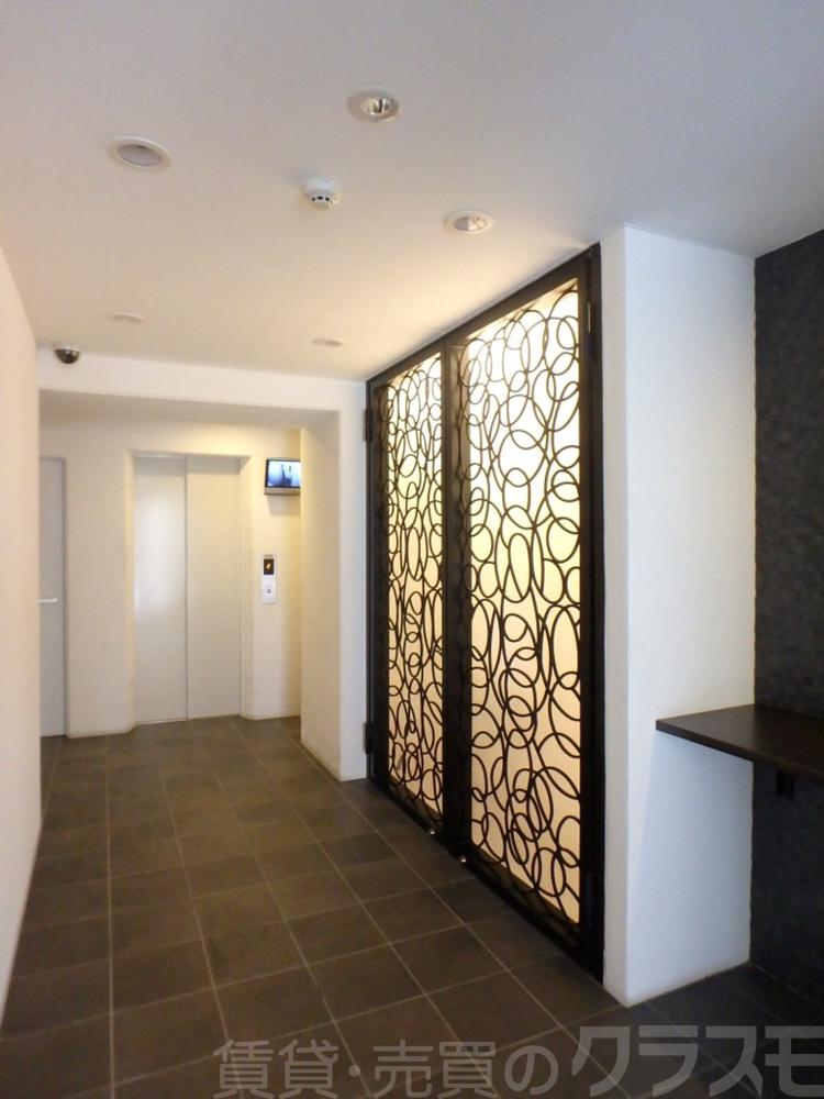 18/27 エントランス