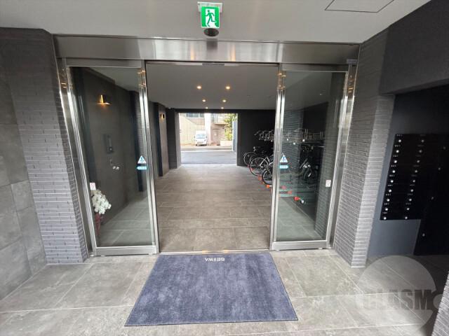 22/30 エントランス