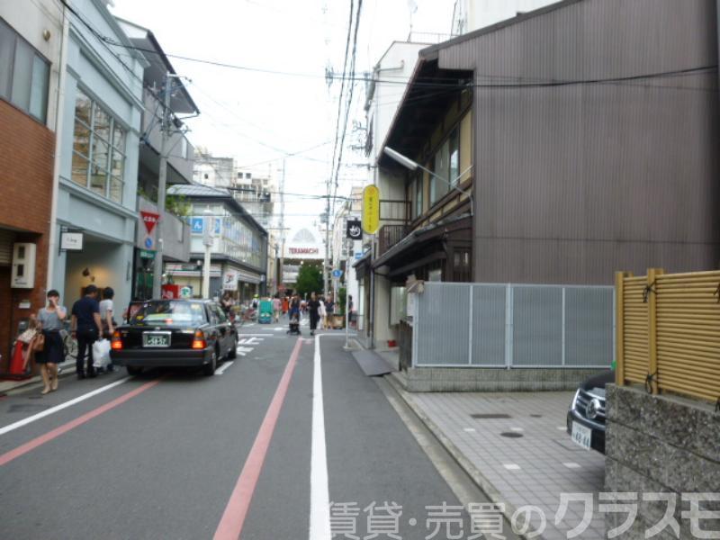 28/30 エントランス