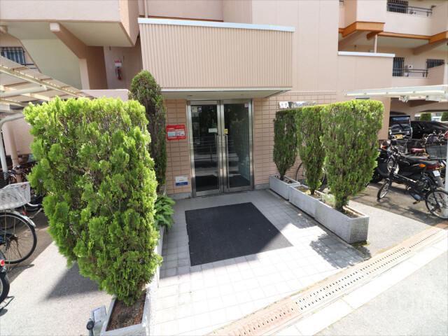 22/30 エントランス