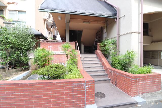 22/30 エントランス