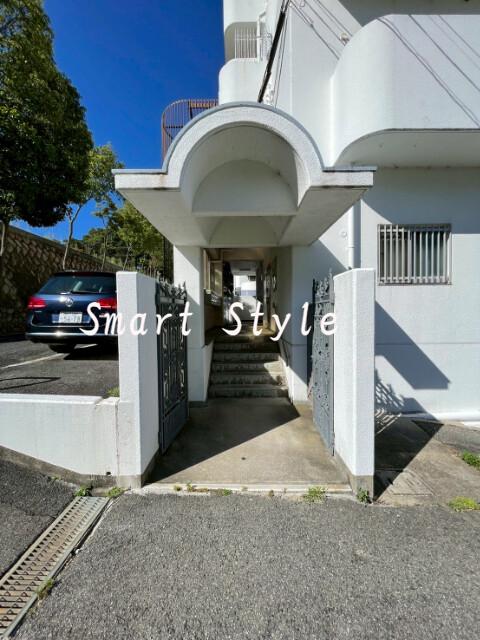 28/30 エントランス